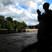 王作均 《布拉格河边雕塑》2012年